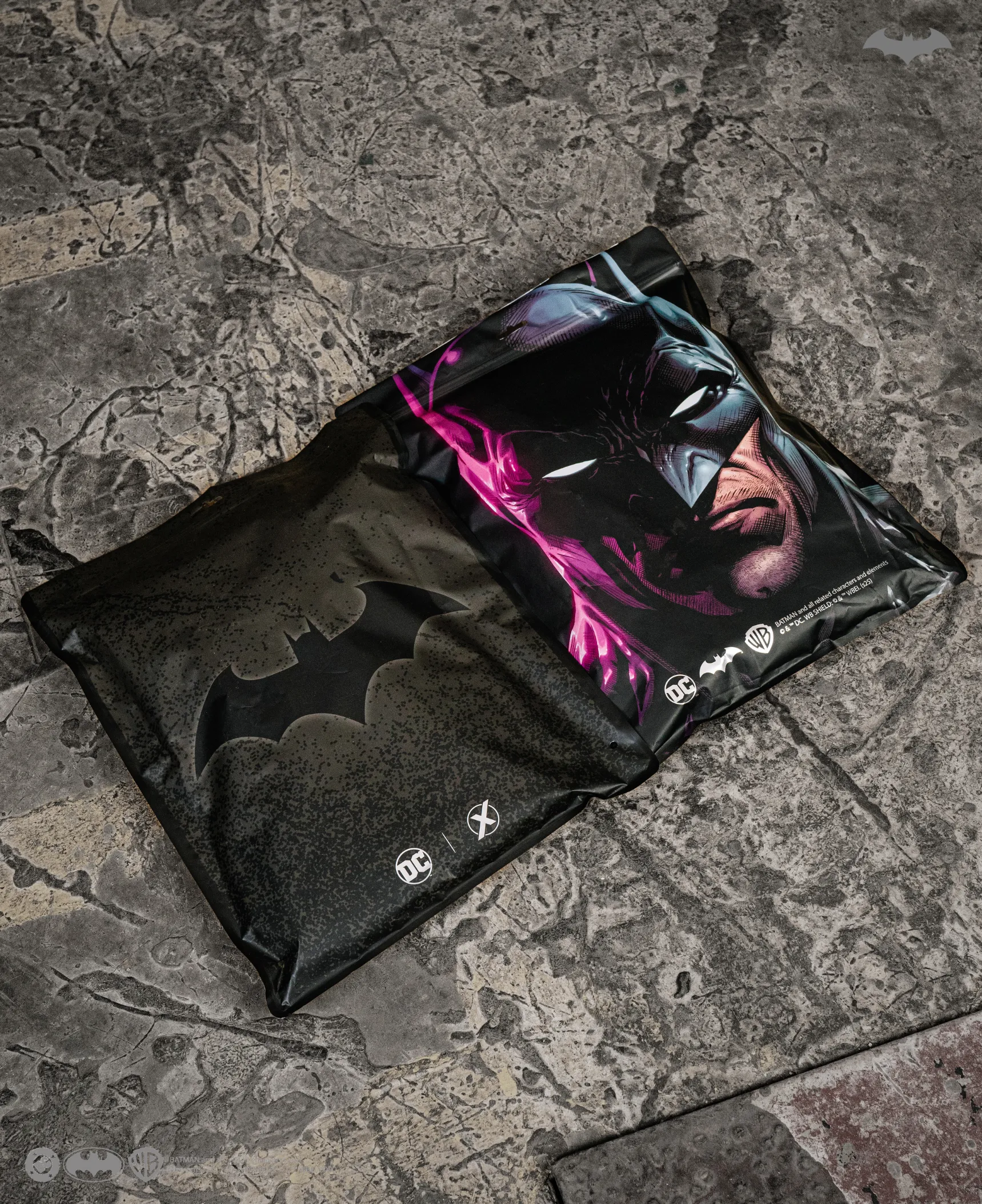BATMAN Limited Edition Collectors Bundle w/ Free LTD Shirt