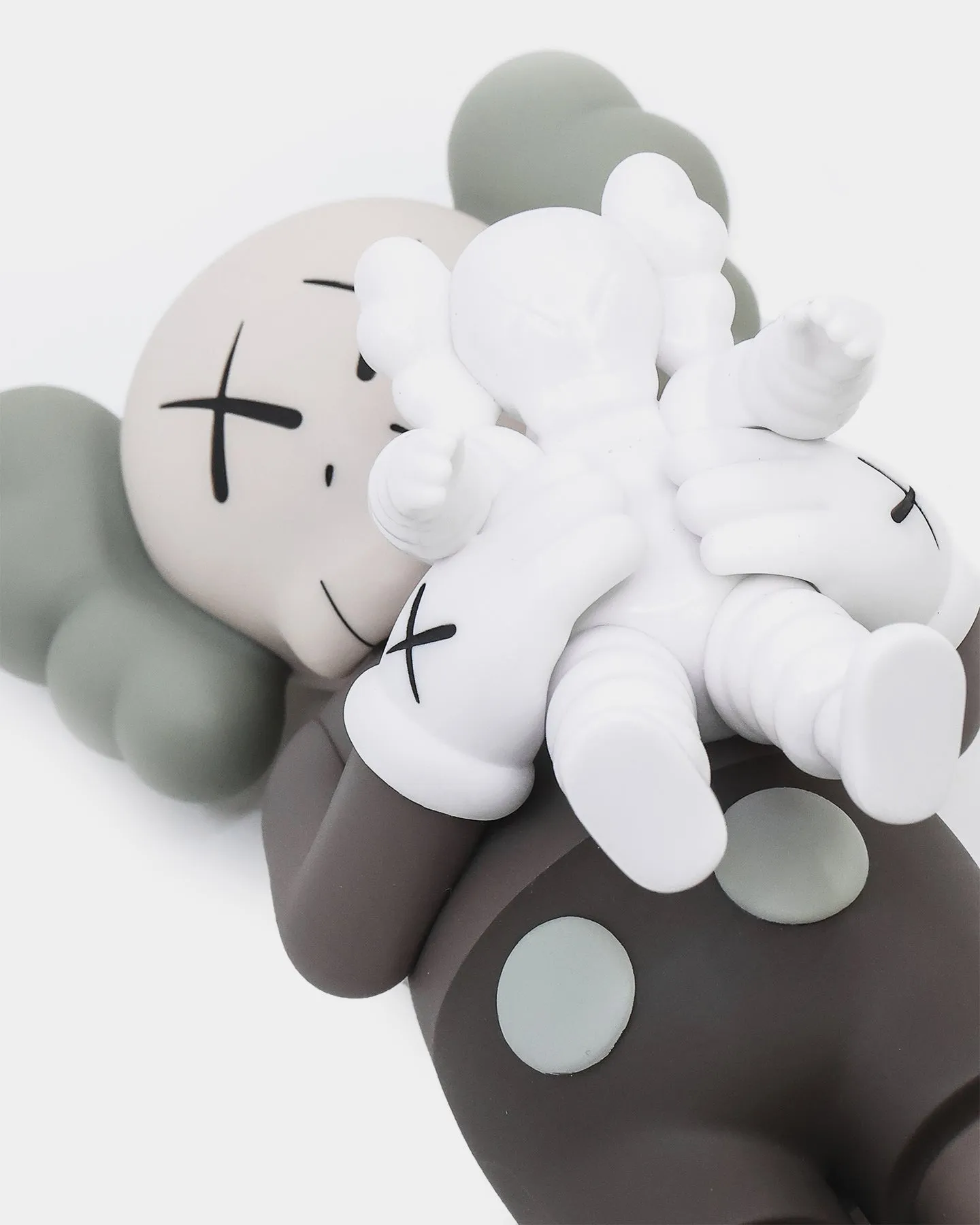 Kaws Kaws Family Figure Brown