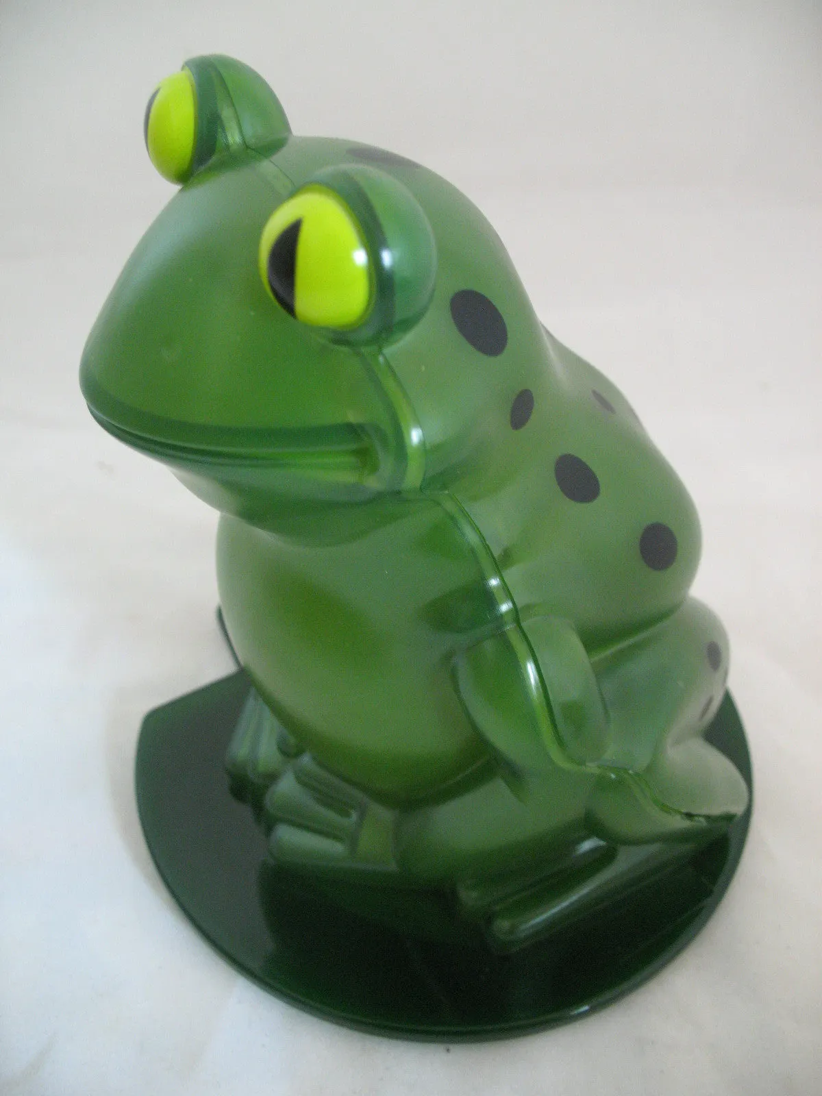 NEW NIB BOX AVON Green LIGHTED FROG Plastic FIGURINE Animal Indoor Table Decor