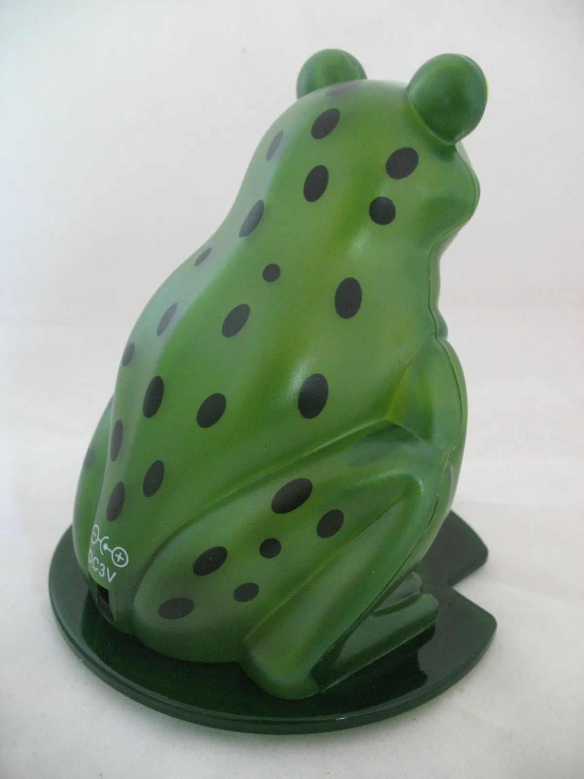 NEW NIB BOX AVON Green LIGHTED FROG Plastic FIGURINE Animal Indoor Table Decor