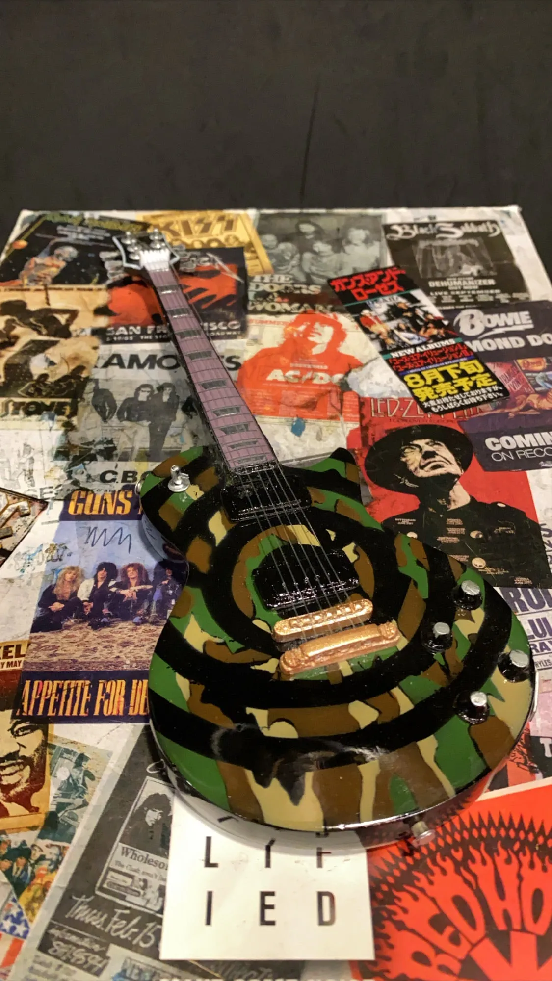 Ozzy Osbourne Zakk Wylde Camo Les Paul Miniature Guitar