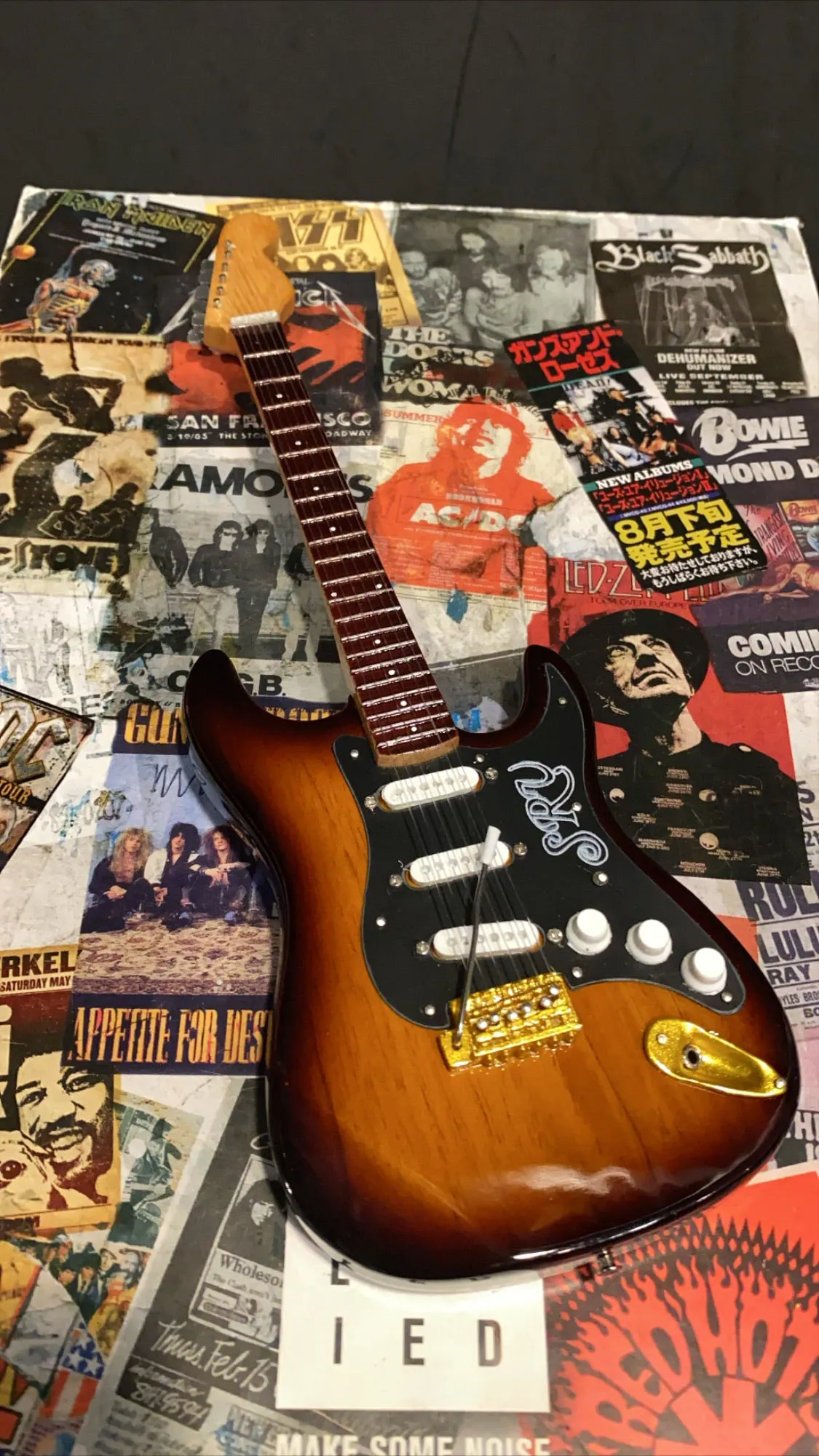 Stevie Ray Vaughan Stratocaster Miniature Guitar