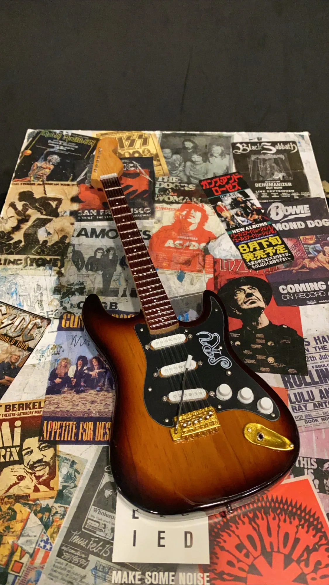 Stevie Ray Vaughan Stratocaster Miniature Guitar