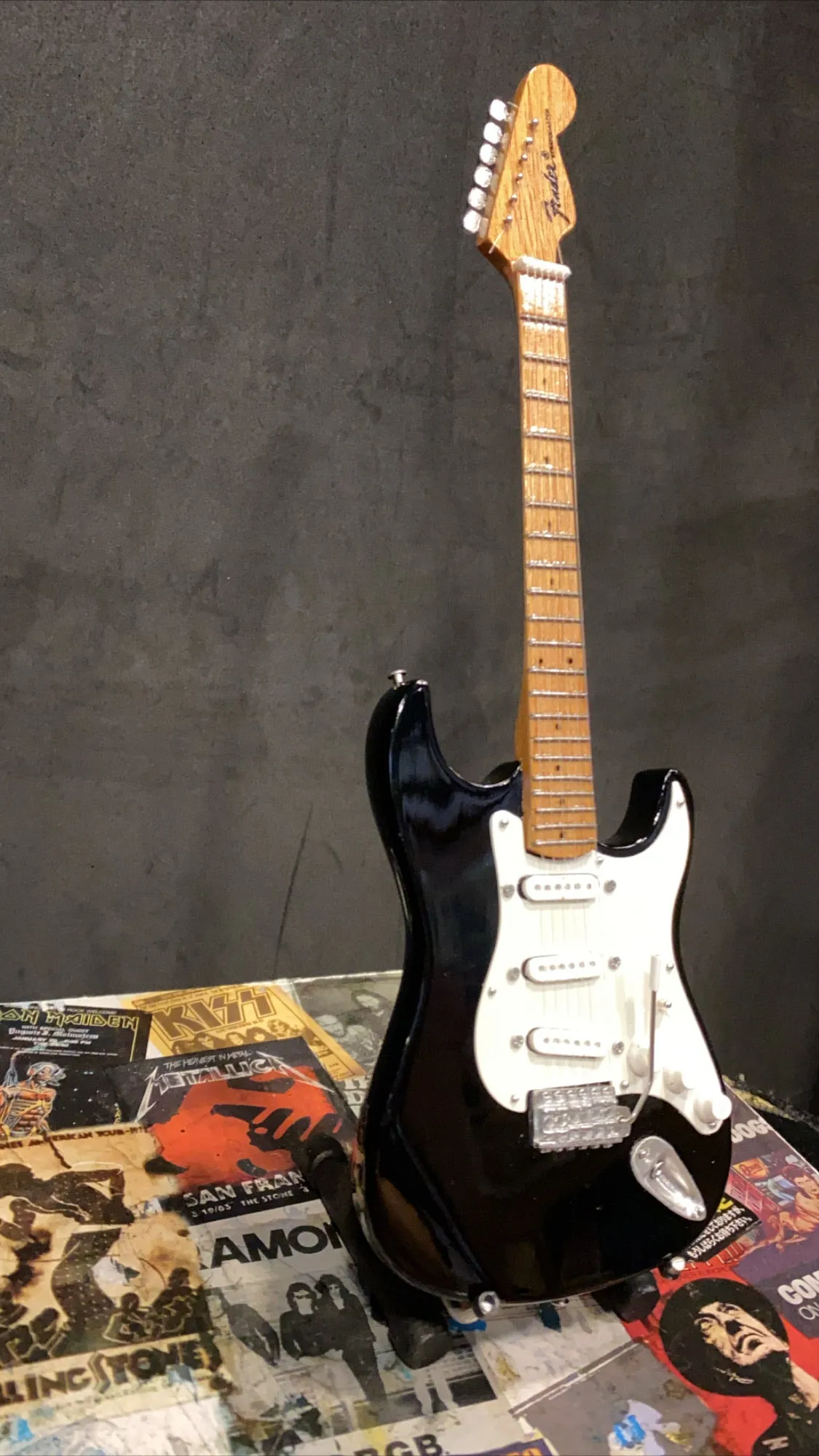 Stratocaster Black Miniature Guitar